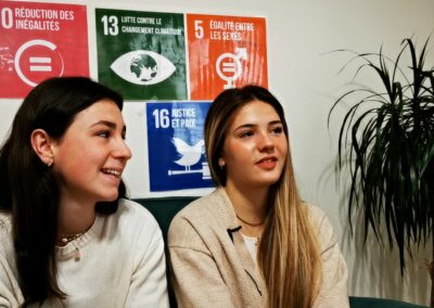 Rencontre avec Maë et Lucie de l’Antenne Jeune d’Amnesty International La Rochelle